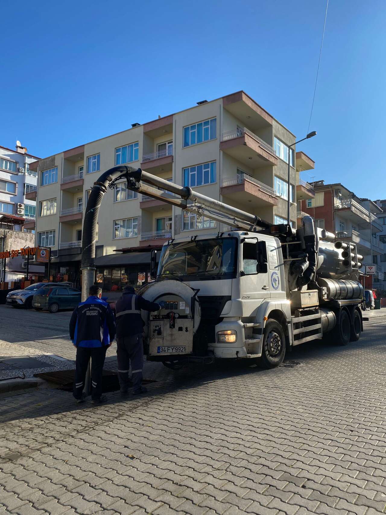 MUSKİ’den Emirbeyazıt’a Hızlı Çözüm: Sokaktaki Tıkanıklık Giderildi 4